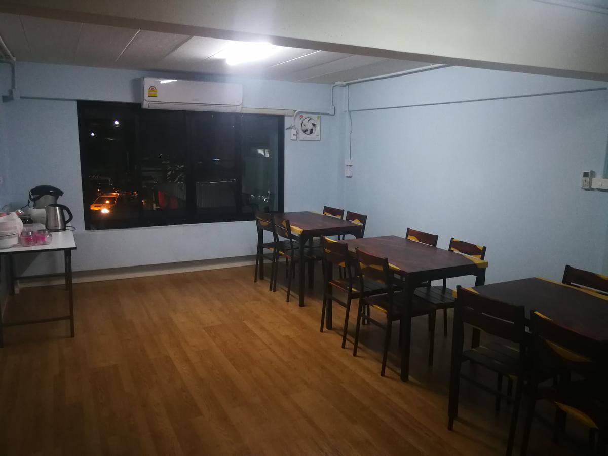 Wj Hostel Бангкок Екстер'єр фото